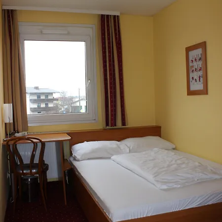 Amedia Express Sattledt, Trademark Collection By Wyndham Hotel