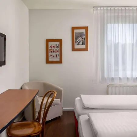 Amedia Express Sattledt, Trademark Collection By Wyndham Hotel 3*