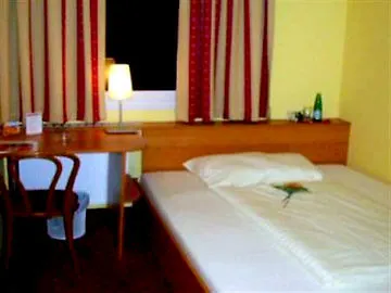 Hotel Amedia Express Sattledt, Trademark Collection By Wyndham 3*