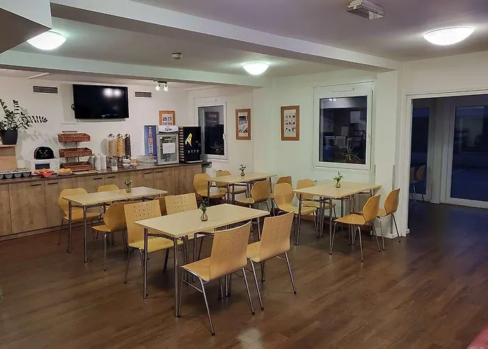 Amedia Express Sattledt, Trademark Collection By Wyndham Hotel 3*