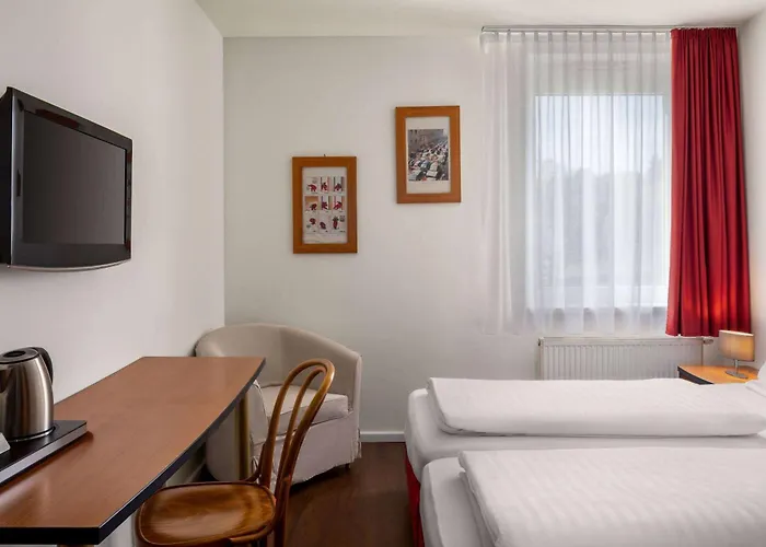 Amedia Express Sattledt, Trademark Collection By Wyndham Hotel 3*