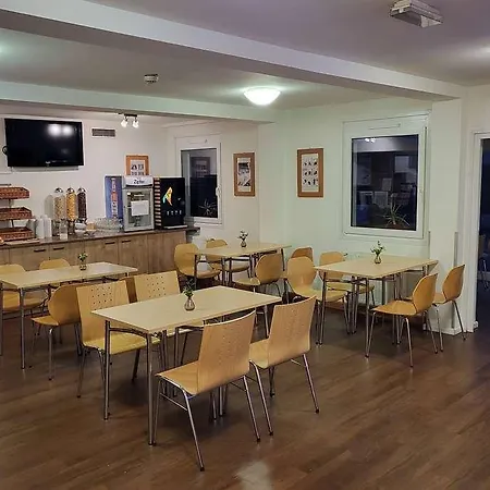 Amedia Express Sattledt, Trademark Collection By Wyndham Hotel 3*