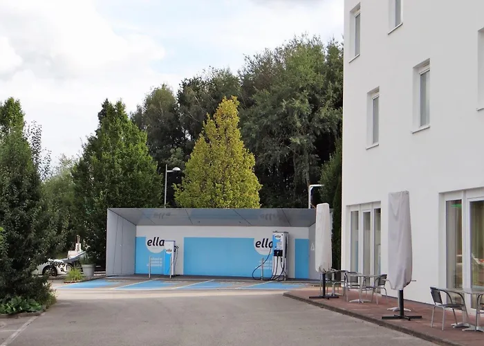 Amedia Express Sattledt, Trademark Collection By Wyndham Hotel 3*